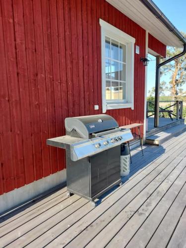 Μπαλκόνι ή βεράντα στο Tiny house with sauna and hot tub close to archipelago