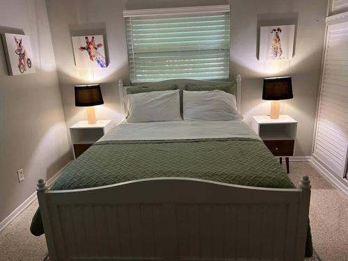 Gallery image of Location-Location-Location in Jensen Beach Cottage in Jensen Beach