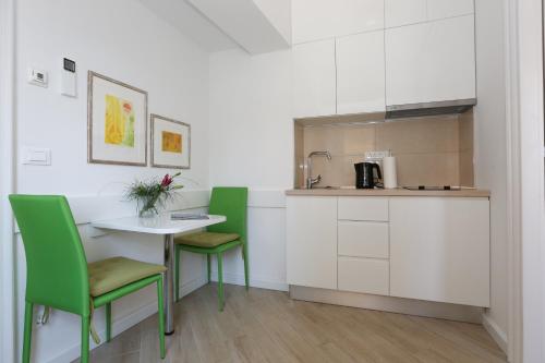 White & Co Villa And Apartments