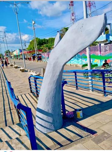 a sculpture of a surfboard sitting on a bench at Hotel El Puerto in Tolú