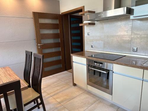 Kuchyň nebo kuchyňský kout v ubytování Apartament Contra