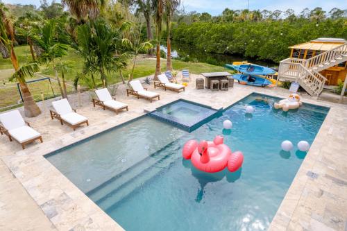 Πισίνα στο ή κοντά στο No 1 Largest Tampa Private Compound, 11BR Sleeps 40