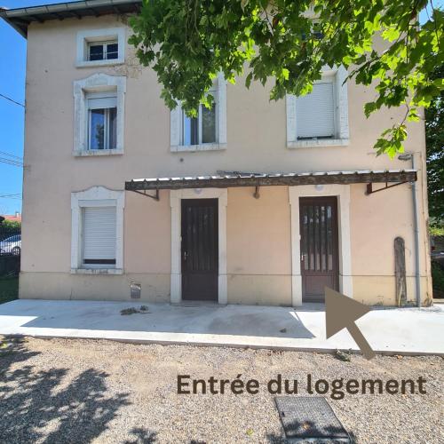 an image of a house with an arrow in front of it at Le Westy 2 in Hières-sur-Amby