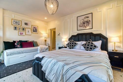 Postel nebo postele na pokoji v ubytování Rattana House Homestay