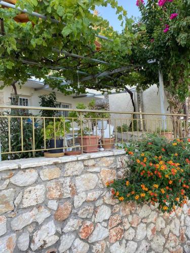 Traditional House with breathtaking view, Makis