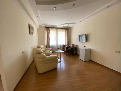 Μια τηλεόραση ή/και κέντρο ψυχαγωγίας στο Hotel Oasis