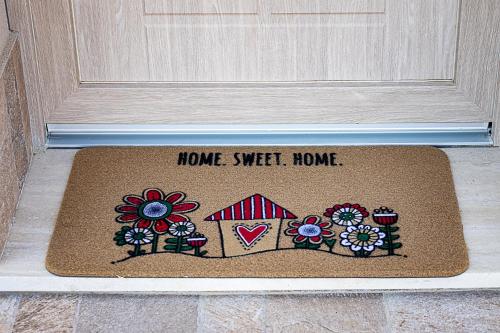 a door mat with a home sweet home on it at Home Sweet Home - La tua Oasi a Monreale in Monreale
