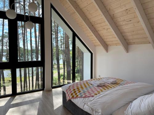 Una cama o camas en una habitación de Dolina Ciszy - Wypoczynek i relaks pod sosnami