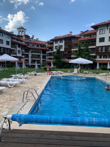 Bazén v ubytování Bansko Royal Towers APARTMENT 738 nebo v jeho okolí