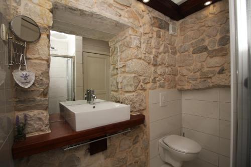 Vonios kambarys apgyvendinimo įstaigoje Luxury villa Kalalarga in the center of the town