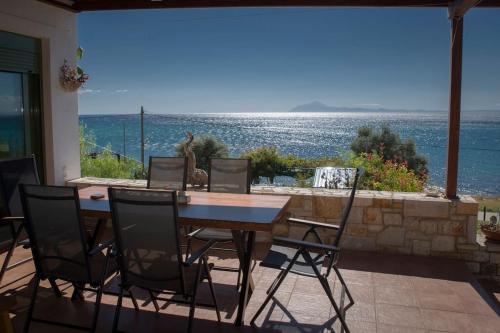Thalassa Beach front villa - infinite sea view