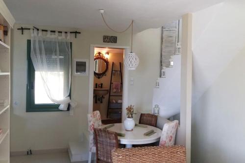 Bilik mandi di Thalassa Beach front villa - infinite sea view