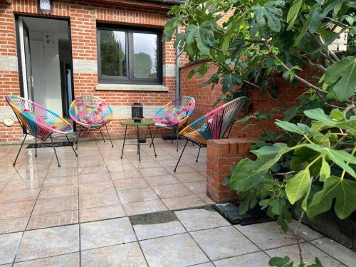 a group of chairs and a table on a patio at Maison idéale pour vos vacances in Faches-Thumesnil