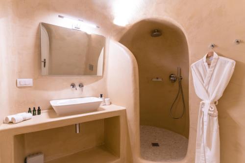 Santorini Wine Villa Downtown Fira photo 3