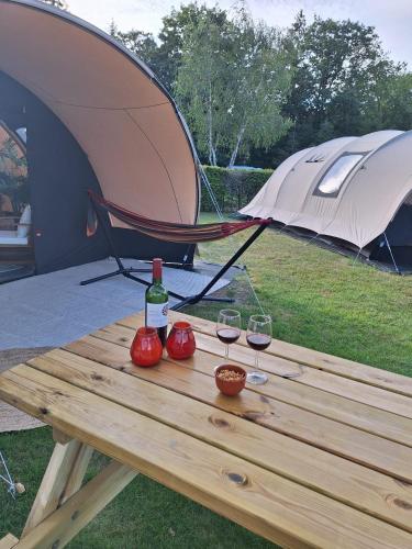 Φωτογραφία από το άλμπουμ του Glamping de Waardtent σε Eext