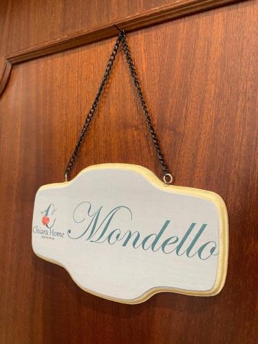 Et logo, certifikat, skilt eller en pris der bliver vist frem på Chiara Home