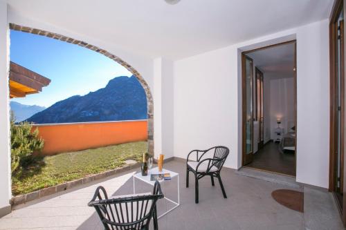 A general mountain view or a mountain view taken from Az apartmant