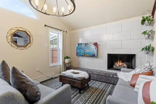 a living room with two couches and a fireplace at 3 bedrooms AC Ranch Near Casinos and Beach in Atlantic City