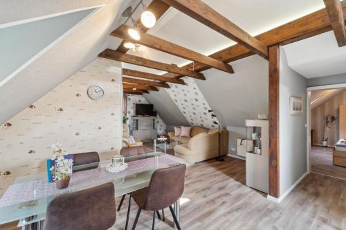 a kitchen and living room with a table and chairs at Ferienwohnung in Ottersberg mit Eigener Terrasse in Ottersberg