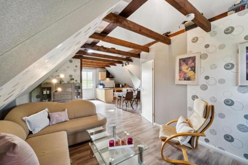 a living room with a couch and a table at Ferienwohnung in Ottersberg mit Eigener Terrasse in Ottersberg