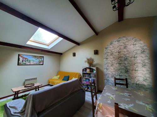 a living room with a couch and a window at Gîte des peupliers, gîte à la ferme in Rebergues