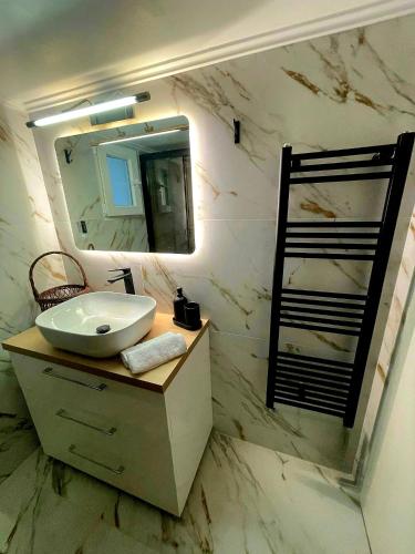 Luxury 2BR Ellinikon Apartment Oasis - Athens Riviera