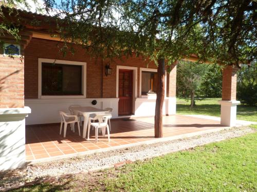 Galeriebild der Unterkunft Jardines del Cielo Cabañas & Apart Suites in Nono