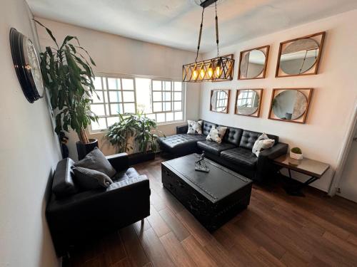a living room with couches and a coffee table at Corazón de México in Mexico City
