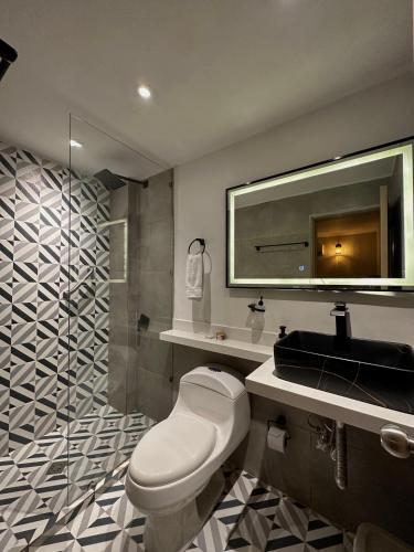 Un baño de HOTEL BALI AT POBLADO