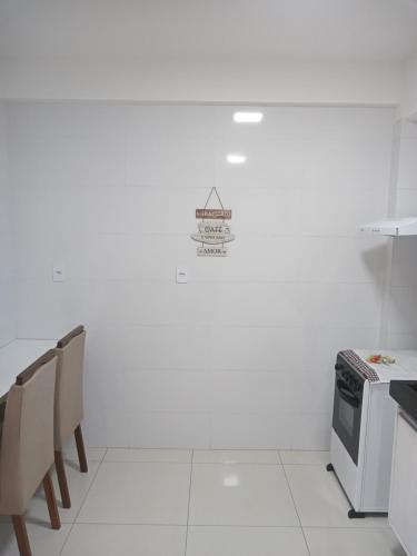 Dapur atau dapur kecil di Apartamento completo 3 quartos Suíte Sala Cozinha Lavanderia e perto de tudo