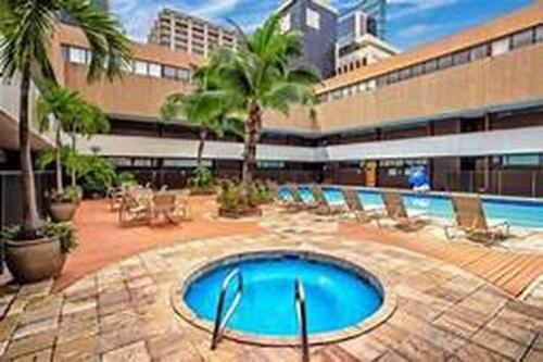 Downtown 2BR Huge Patio Free parking WiFi_3