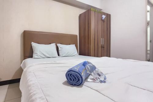 Кровать или кровати в номере RedLiving Apartemen 19 Avenue - Rhaseeka Room