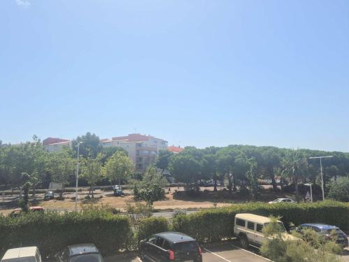 Appartement T2 avec terrasse et parking à 1,3 km de la plage - Cap d'Agde - FR-1-249-419