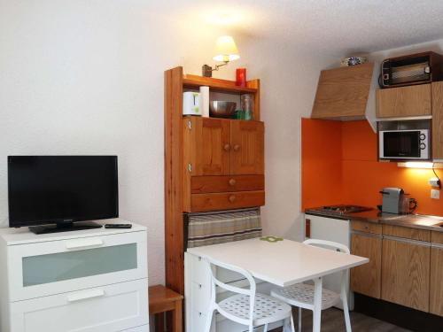 Studio cosy pour 4 pers, à 5 min des remontées, quartier calme, balcon, parking disponible - FR-1-322-634