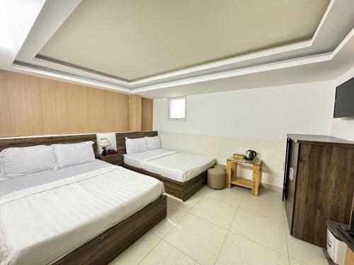 Postel nebo postele na pokoji v ubytování Thanh Thanh 5 Dalat Hotel - KS Gần Chợ Đêm Giá Rẻ