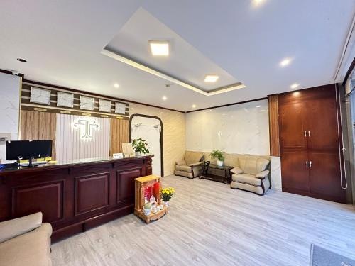 TV a/nebo společenská místnost v ubytování Thanh Thanh 5 Dalat Hotel - KS Gần Chợ Đêm Giá Rẻ