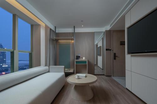 Μια τηλεόραση ή/και κέντρο ψυχαγωγίας στο Manju Hotel Shaoxing Keqiao Wanda