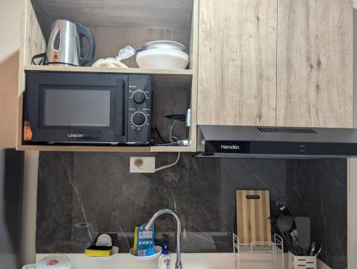 Η κουζίνα ή μικρή κουζίνα στο RufiRemy Cozy Hideaway PrimeWorld District Condo