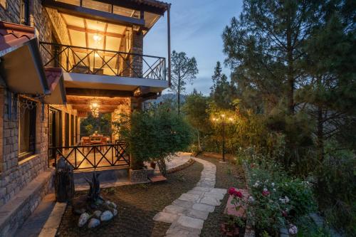 a house with a balcony and a walkway at Buransh Terraces Luxury 3&4BHK Villas with Mountain View & Caretaker & Kitchen & Complementary Breakfast in Bhowāli