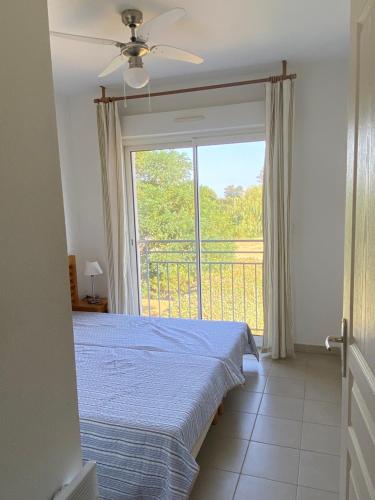 Postel nebo postele na pokoji v ubytování Appartement T3 bord de mer résidence Aqualinda E55