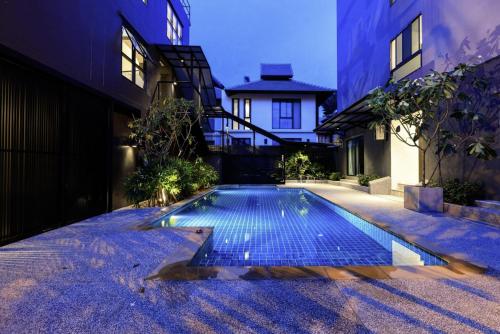 a swimming pool in the middle of a house at Prima House Pattaya in North Pattaya