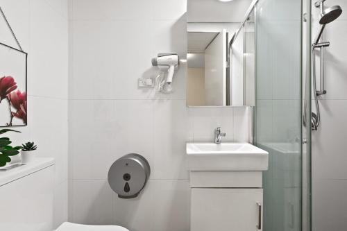 O baie la Deluxe Ensuite Double Room - Nearby Universities - Seconds to Famous Eateries