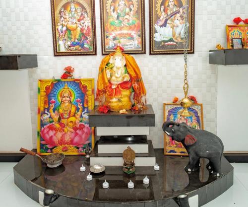 a room with a table with a statue of a deity at Villa Exora Pasikudha in Batticaloa