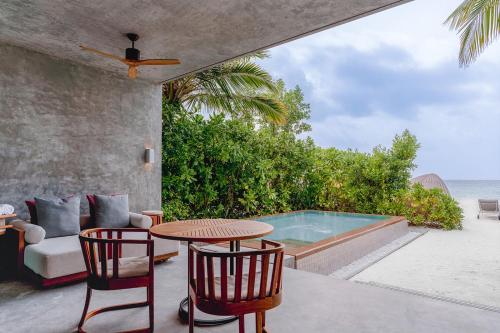 Bazén v ubytování Kuda Villingili Maldives, Free Return Transfers 03 nights & above nebo v jeho okolí