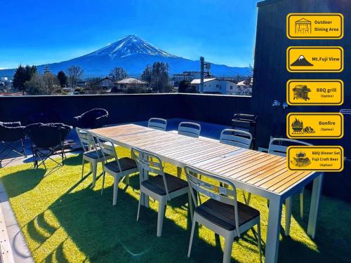 a table and chairs with a mountain in the background at ヴィラ山間堂 Terrace Villa BBQ Bonfire Fuji view Annovillas in Fujikawaguchiko