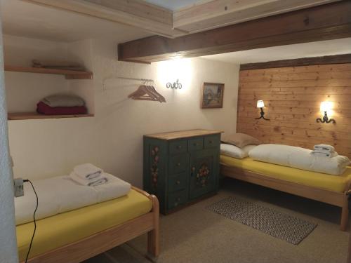 Postel nebo postele na pokoji v ubytování Chalet St Jakob