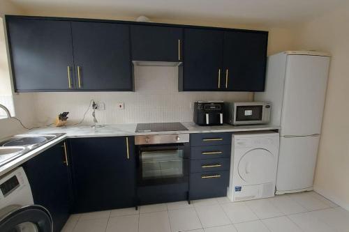 Η κουζίνα ή μικρή κουζίνα στο Charming 3 Bedroom Home