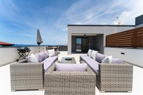Spacious two bedroom apartment with roof terrace, Borik