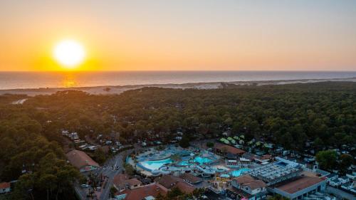 Photo de la galerie de l'établissement Camping Village Le Vieux Port*****, à Messanges