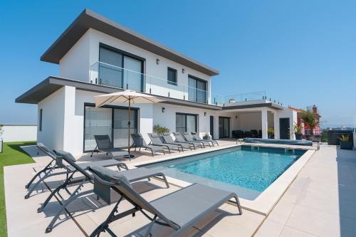 a villa with a swimming pool and a house at Diamond Villa, luxury house with private pool in Lourinhã